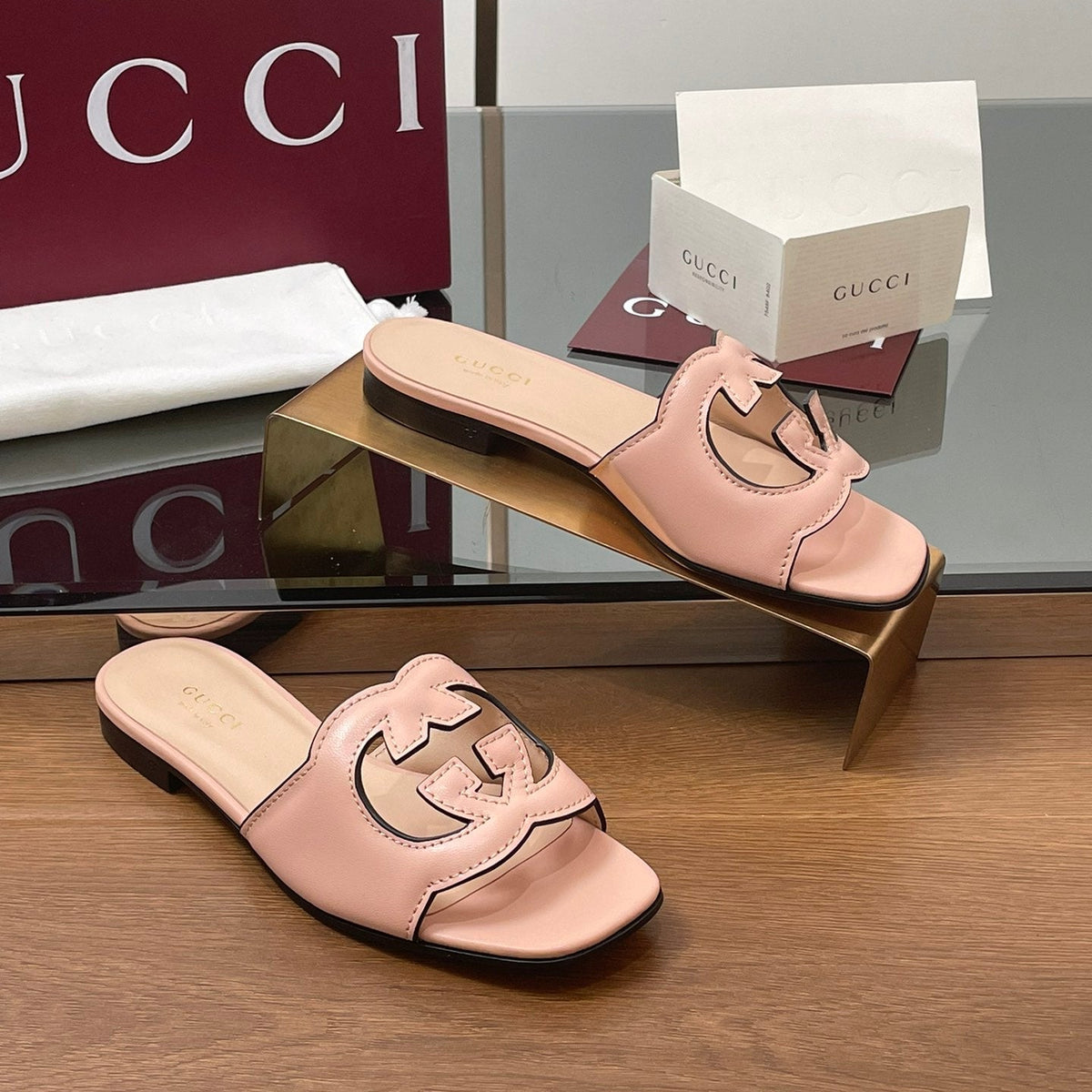Gucci 2026 Women's Slide Sandal With Interlocking G Leather 765476