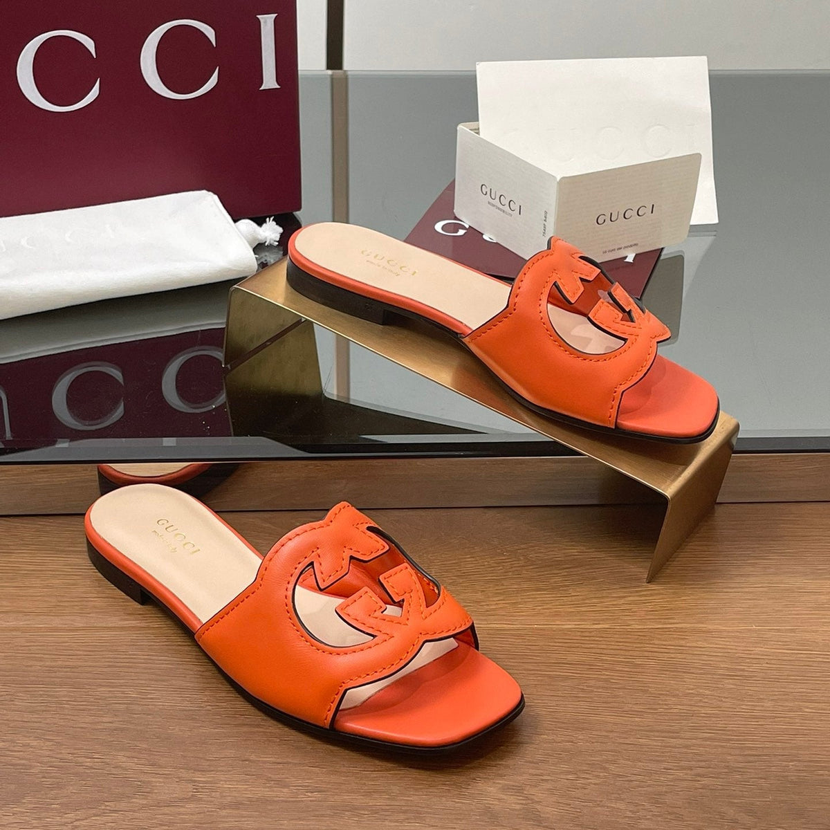 Gucci 2026 Women's Slide Sandal With Interlocking G Leather 765476