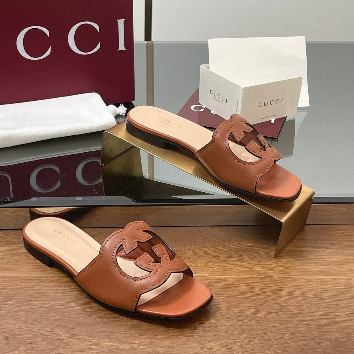 Gucci 2026 Women's Slide Sandal With Interlocking G Leather 765476