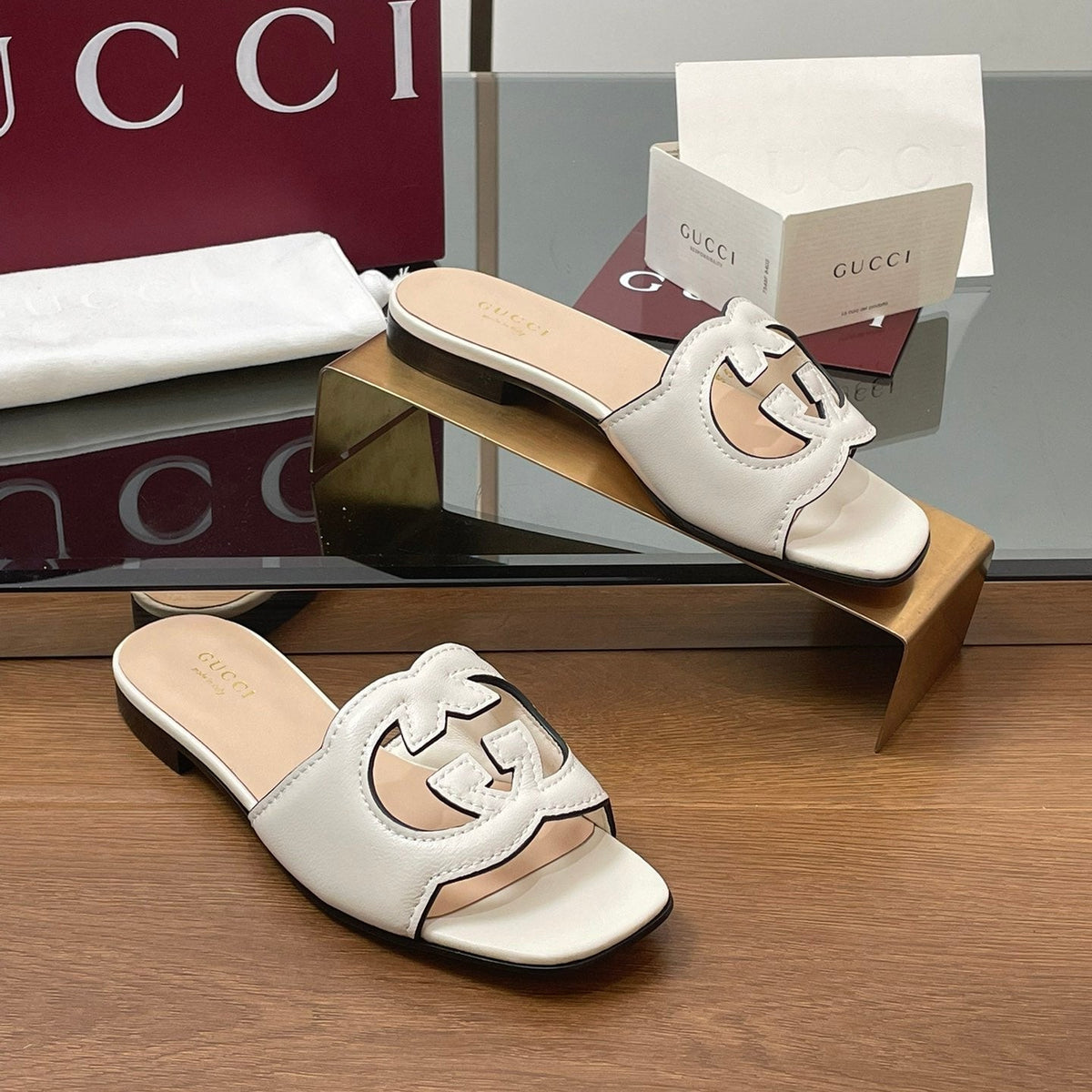 Gucci 2026 Women's Slide Sandal With Interlocking G Leather 765476