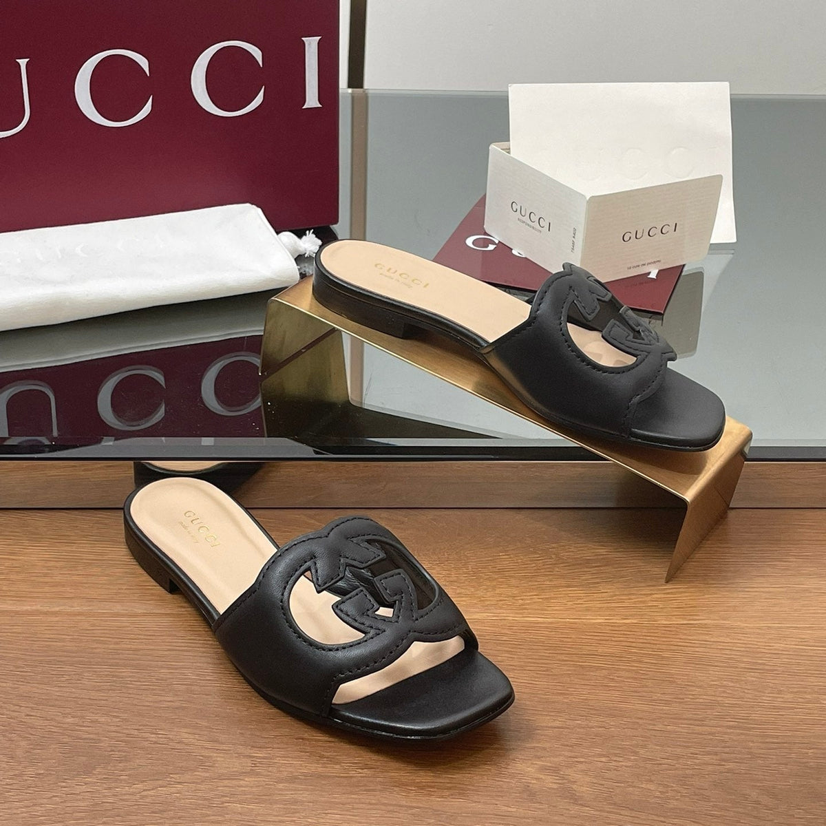 Gucci 2026 Women's Slide Sandal With Interlocking G Leather 765476