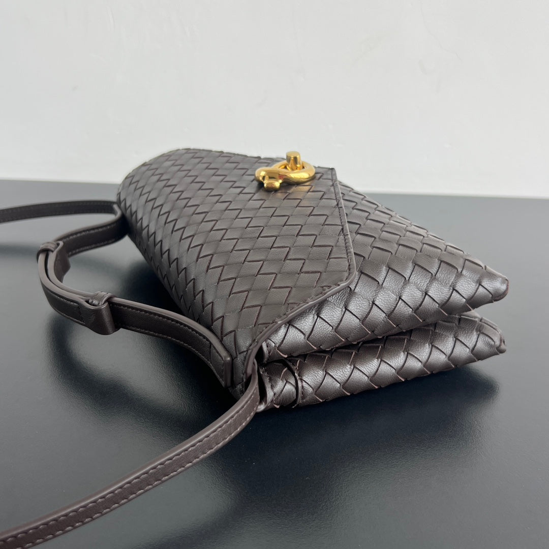 BV Knot Lock 25cm Bag Intecciato Leather 539793