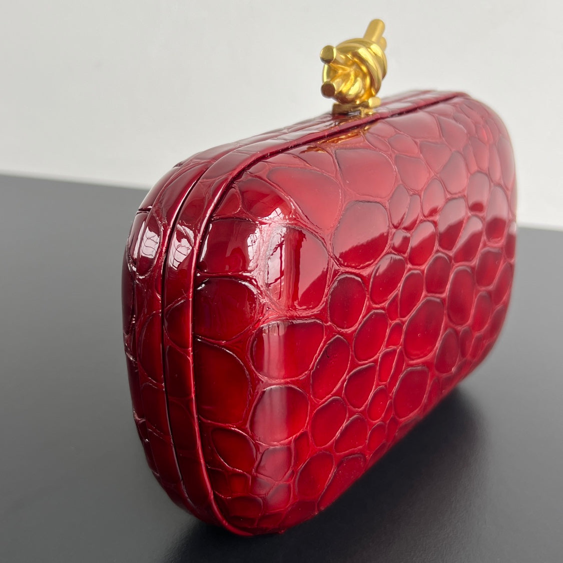 BV Knot Pearlescent Crocodile Pattern Bag Leather 539815