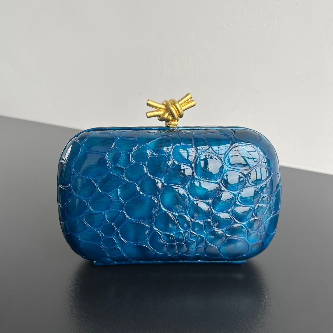 BV Knot Pearlescent Crocodile Pattern Bag Leather 539815
