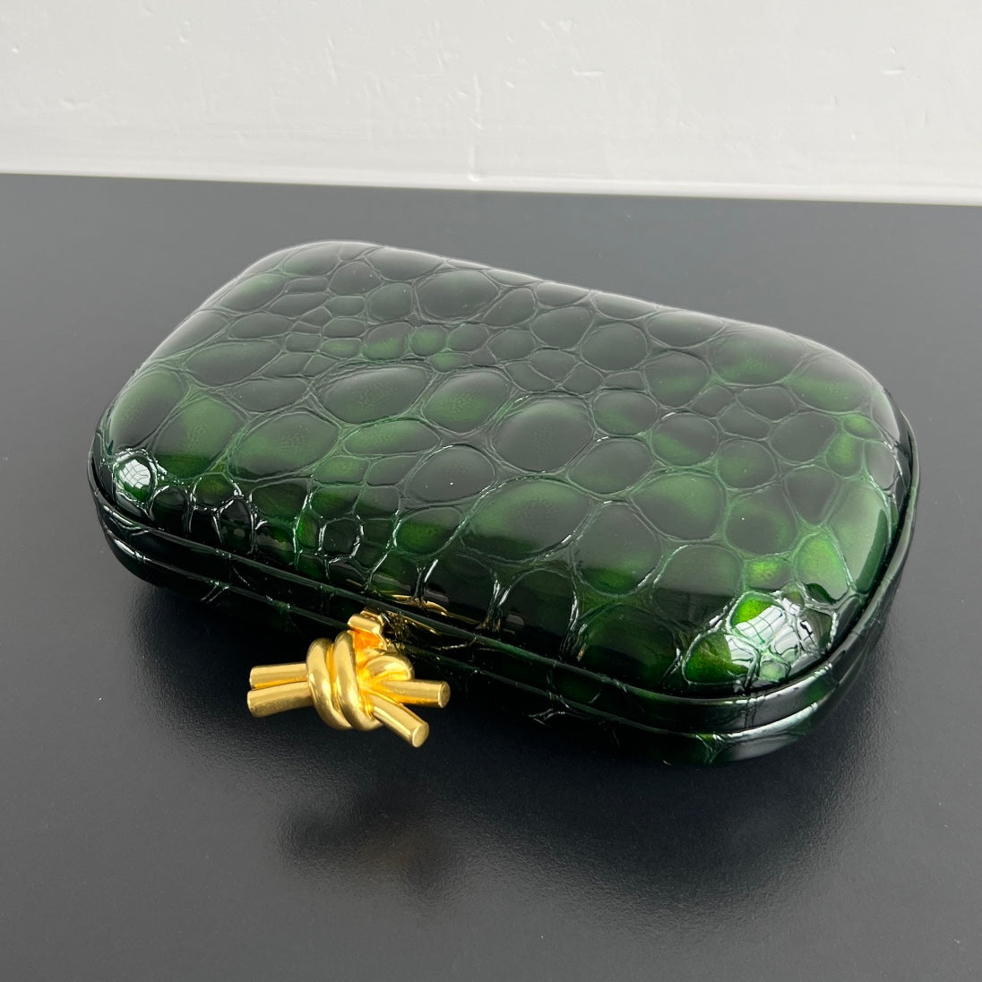 BV Knot Pearlescent Crocodile Pattern Bag Leather 539815
