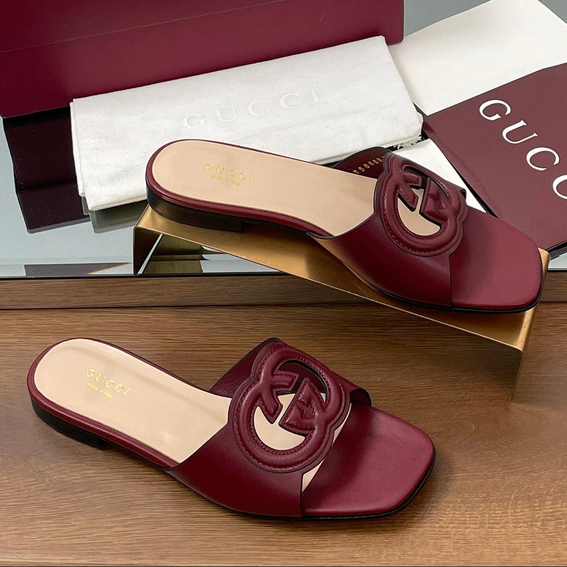 Gucci 2026 Women's Slide Sandal With Interlocking G Leather 765476