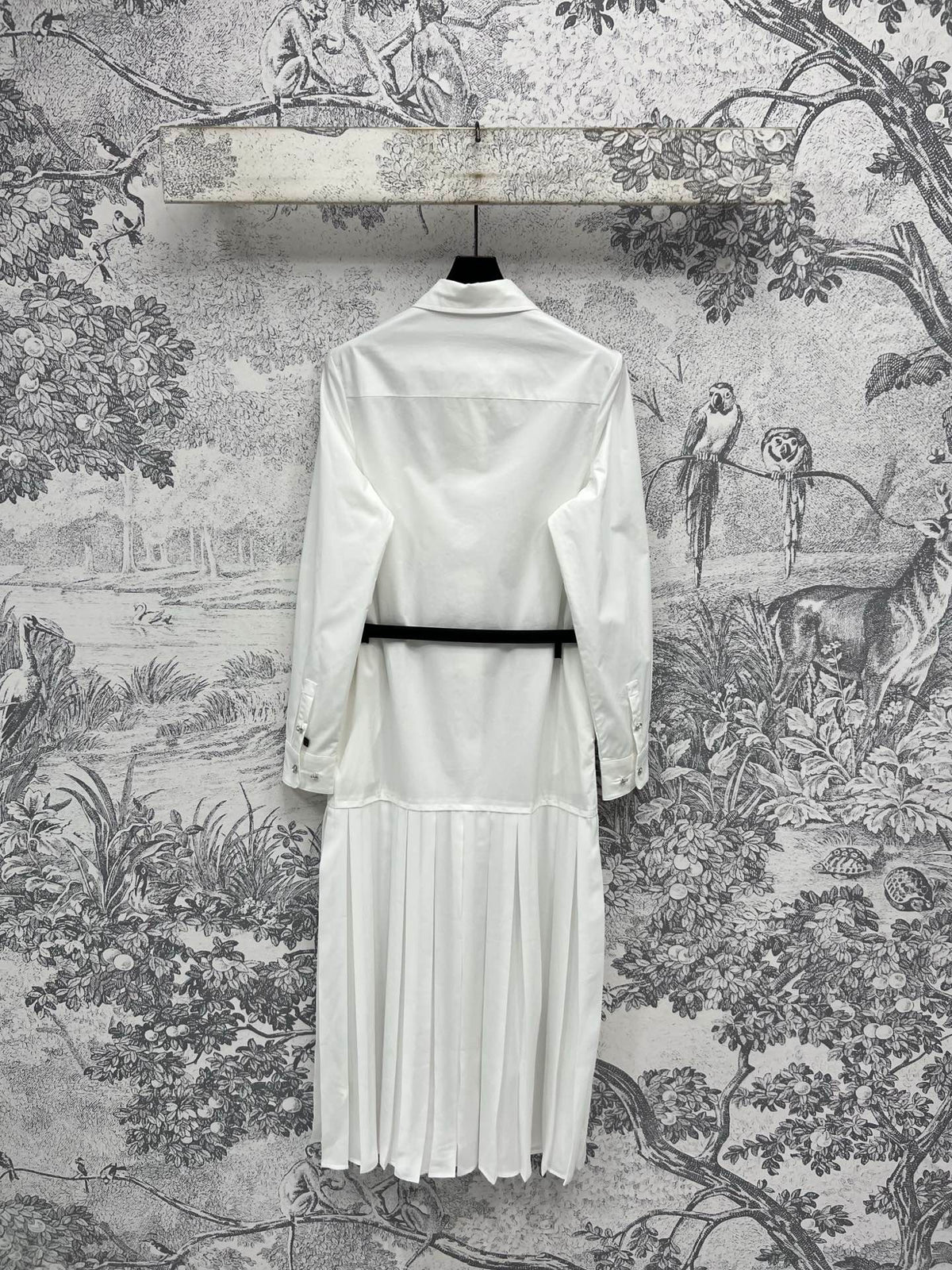 LV 25 Pleated Design Belt That Pinches Waist Dress Black White Cotton