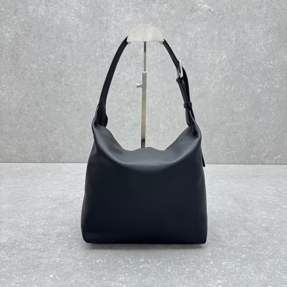 The Row 2025 Isa Bag 23cm Soft Leather