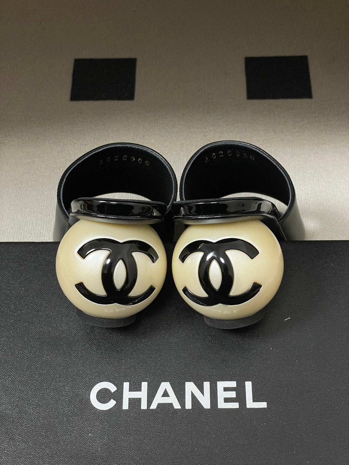 CC 2026 Pearl Flat Sandals 70 Sheepskin Double C Logo
