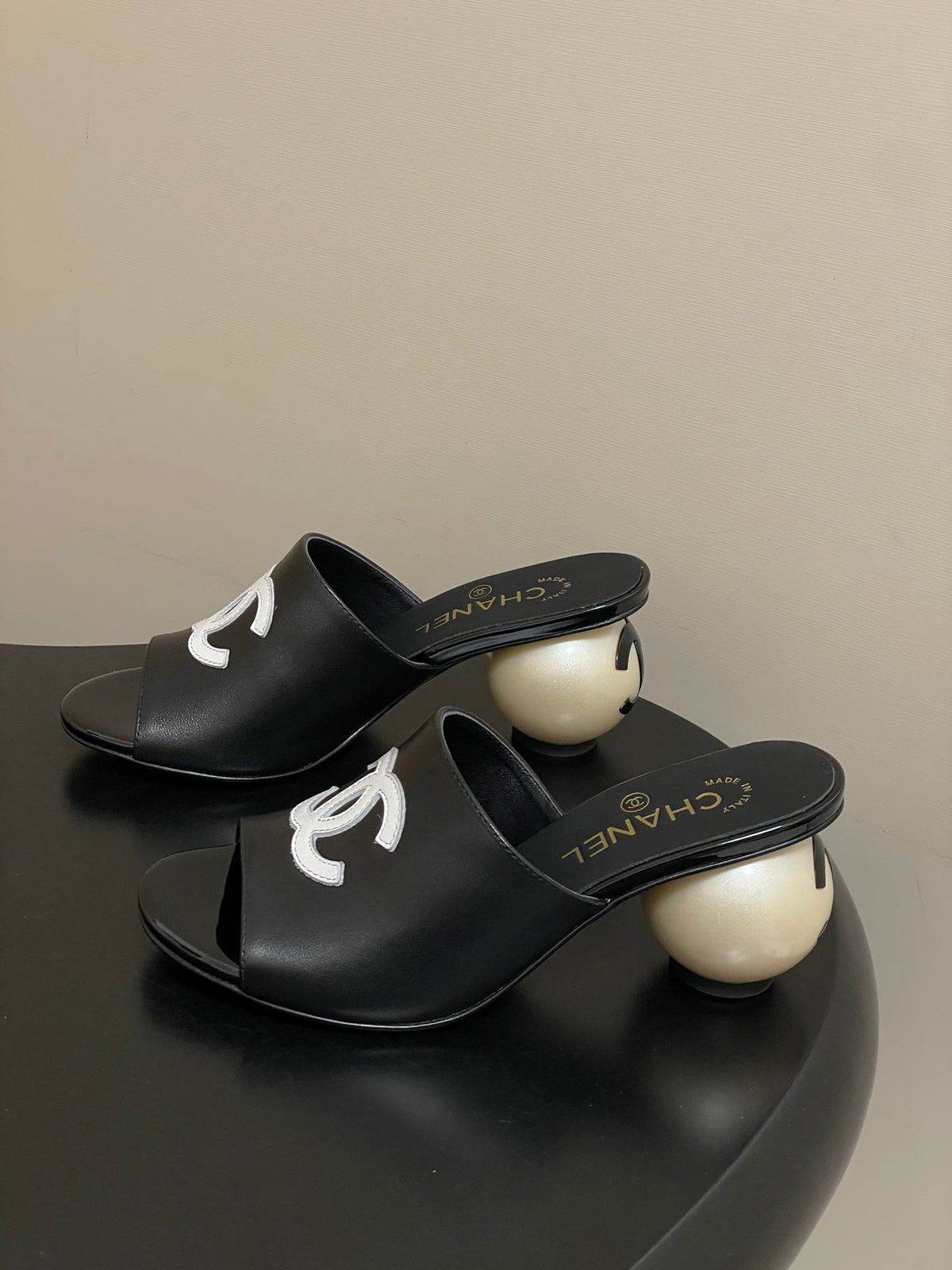 CC 2026 Pearl Flat Sandals 70 Sheepskin Double C Logo
