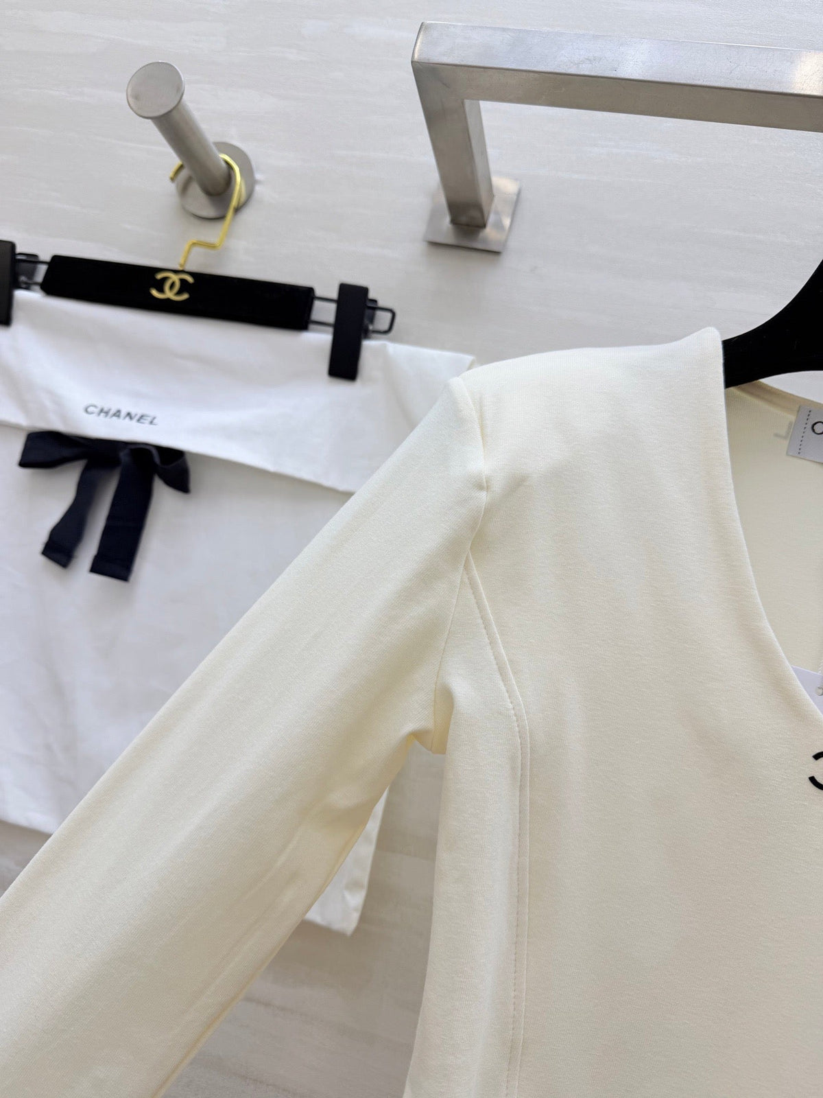 Chanel 2026 V-Neck Long-Sleeve Top Black and Off-white Cotton
