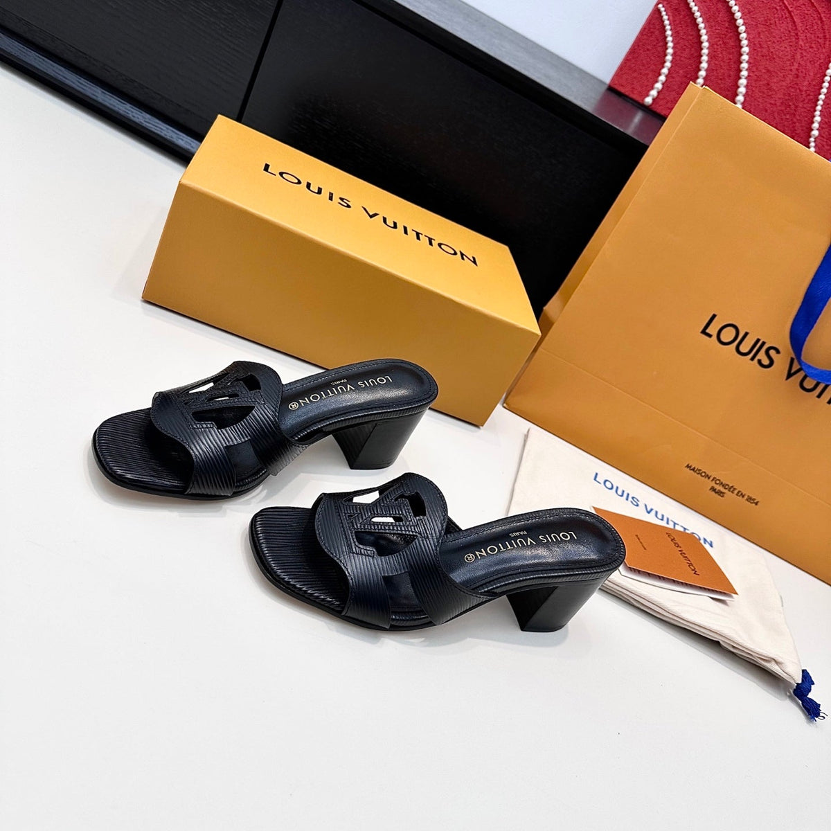 Louis Vuitton 2026 LV Isola Mules Leather 787764
