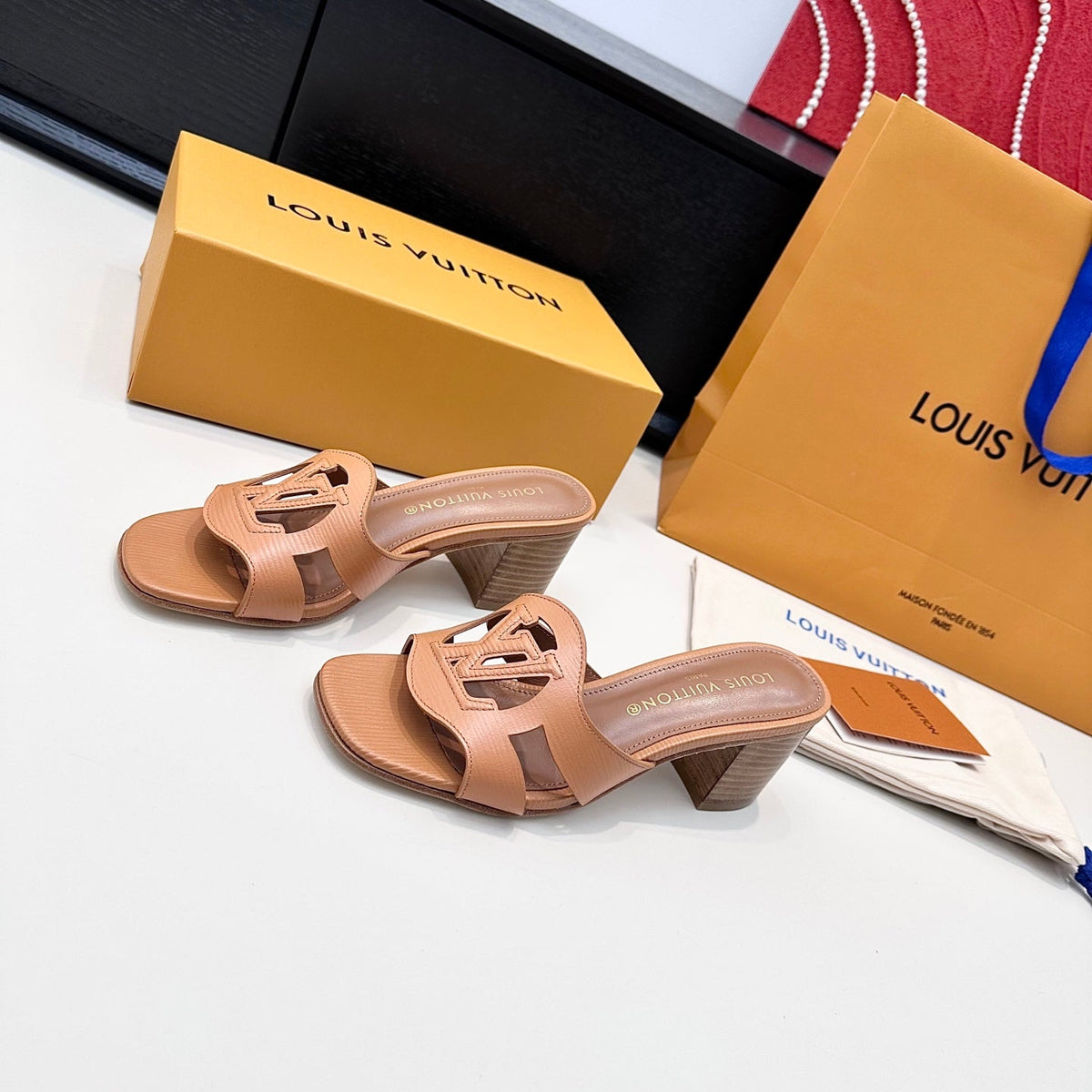 Louis Vuitton 2026 LV Isola Mules Leather 787764