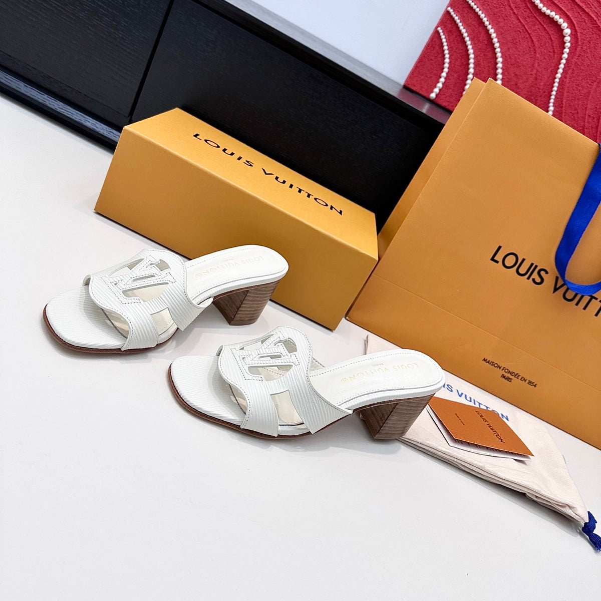 Louis Vuitton 2026 LV Isola Mules Leather 787764