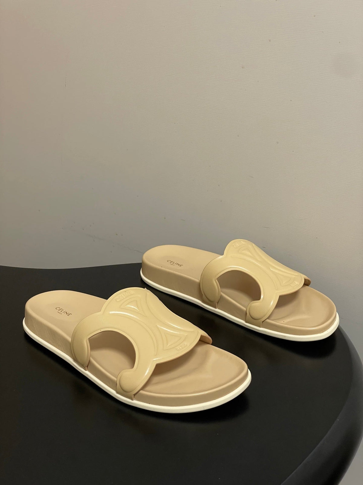 Celine 2026 Triomphe Flat Sandals Cowhide 934167