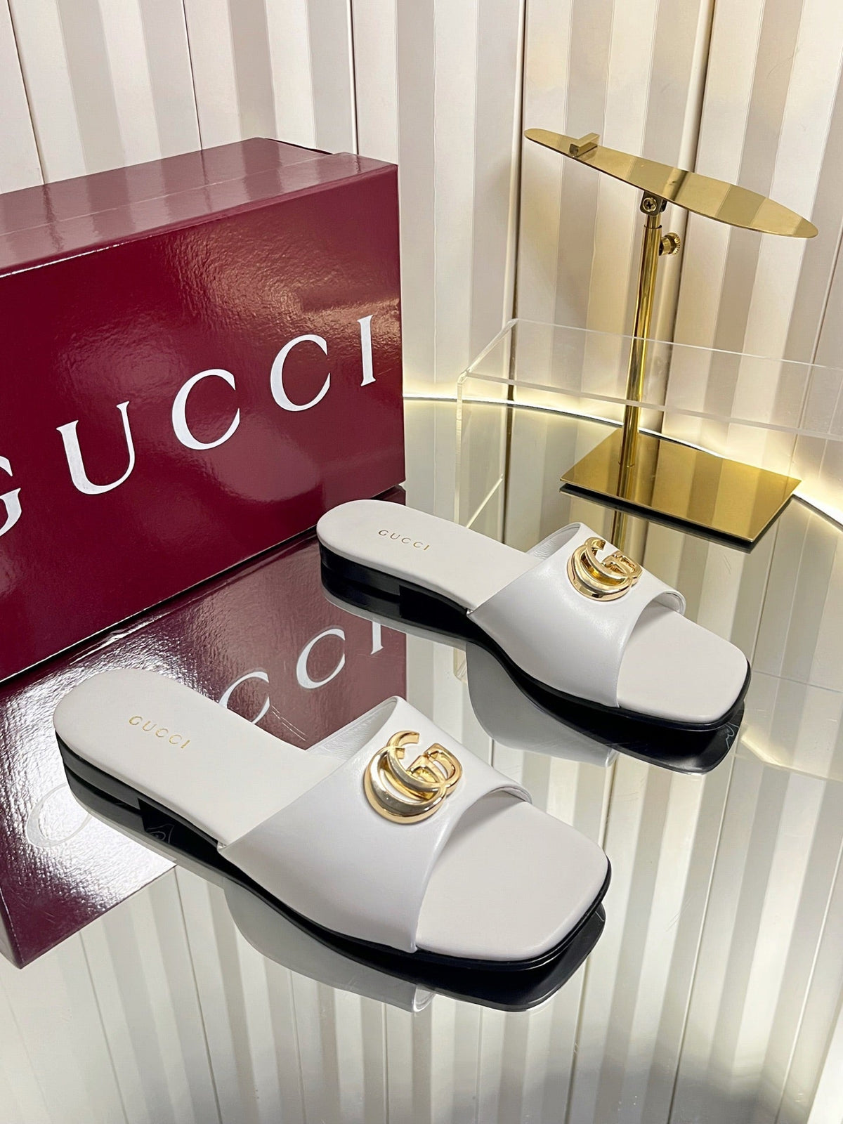 Gucci 2026 Slipper Double G Logo Leather 768127