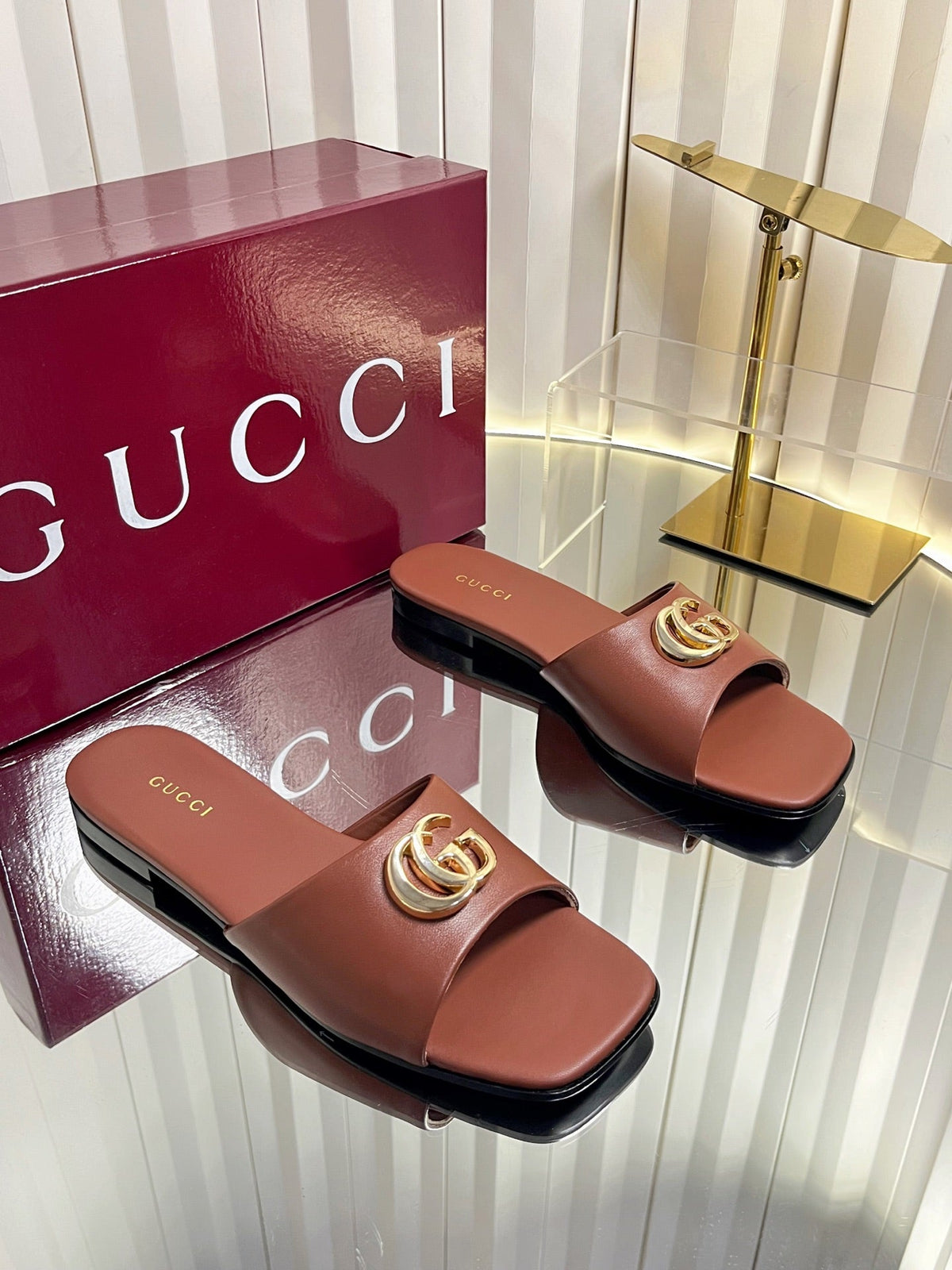 Gucci 2026 Slipper Double G Logo Leather 768127