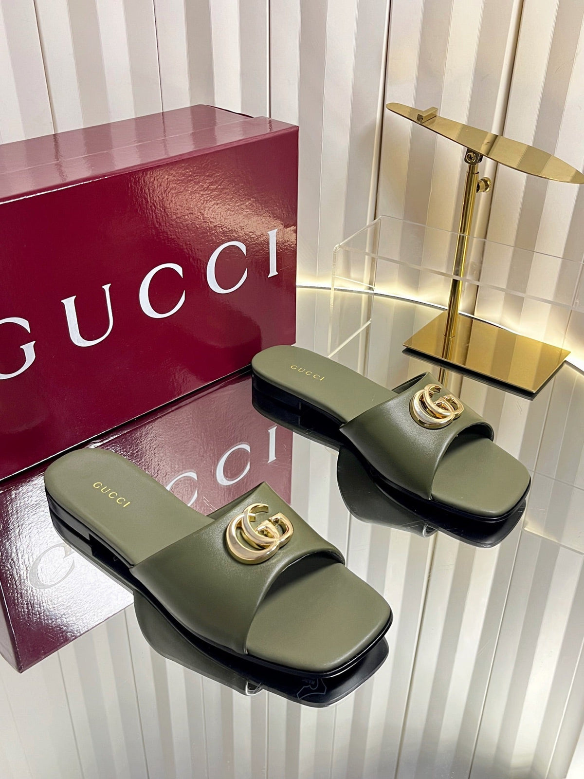 Gucci 2026 Slipper Double G Logo Leather 768127