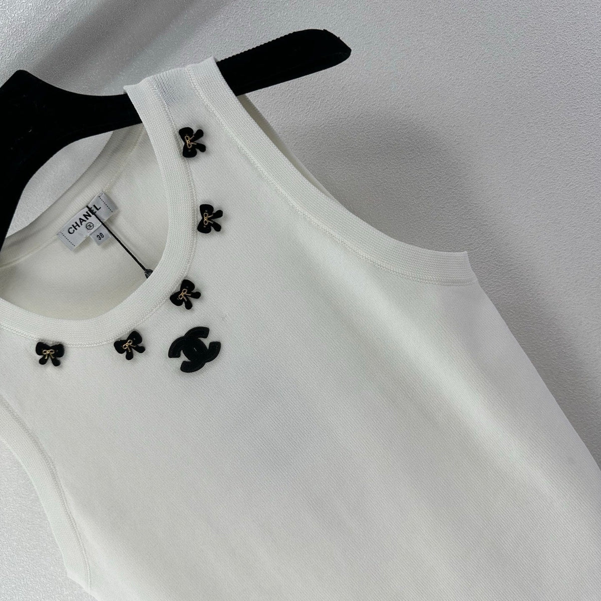 Chanel 2026 Bow-tie Knit Vest Wool 395547