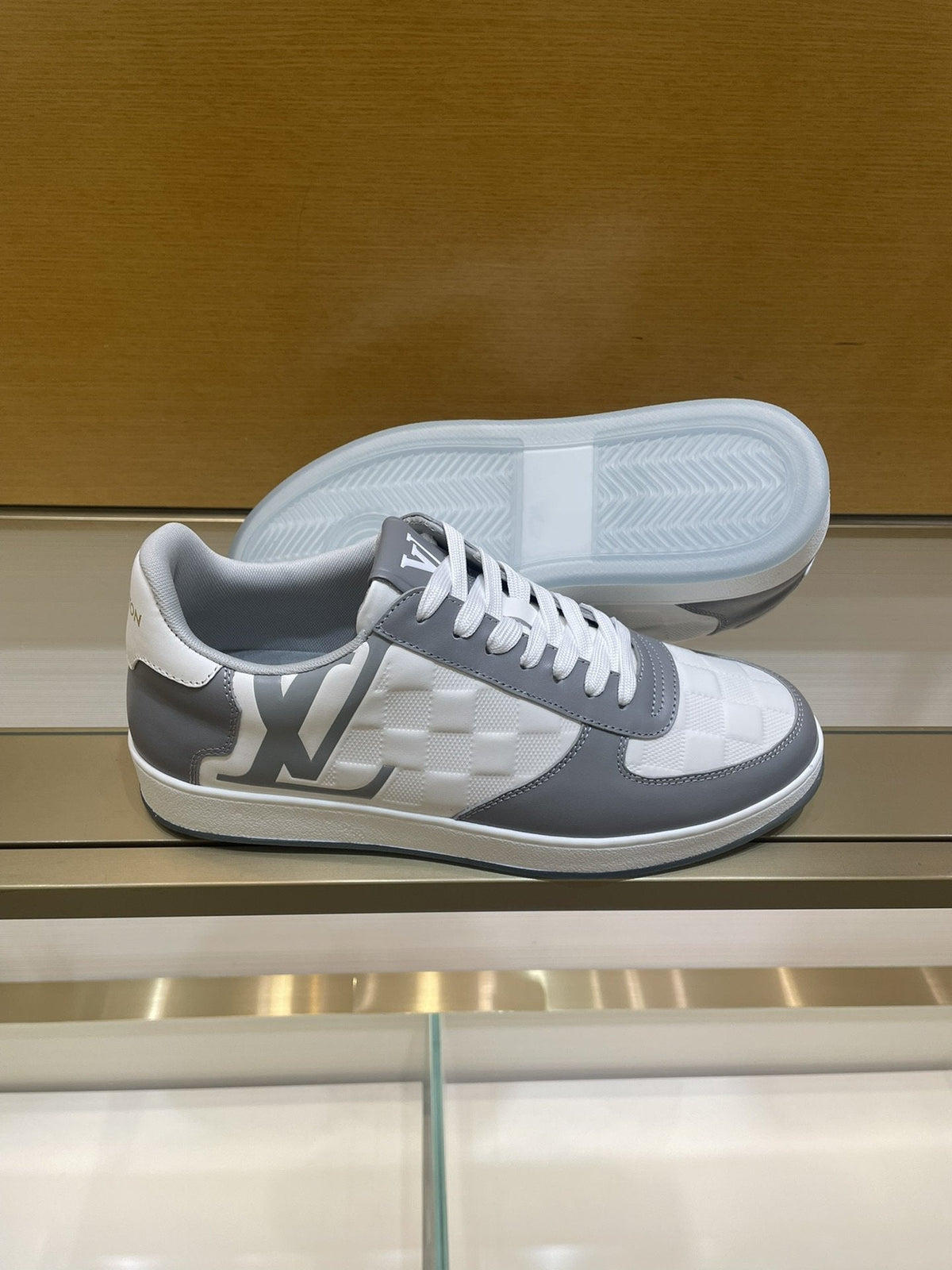 LV RIVOLI SNEAKER MEN GREY WHITE