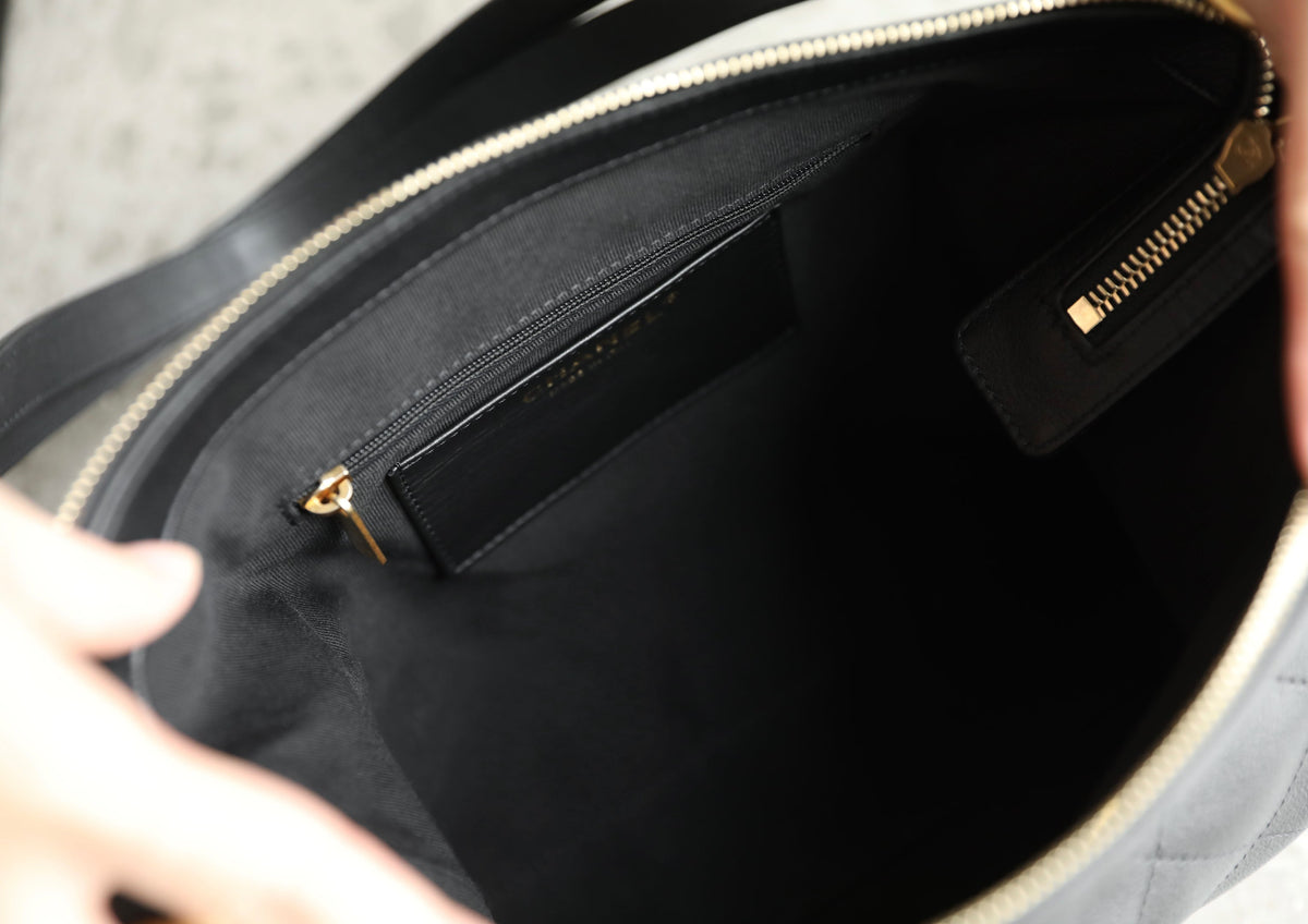 Chanel 25s 𝗛𝗼𝗯𝗼 Backpack Small Black Calfskin 340195