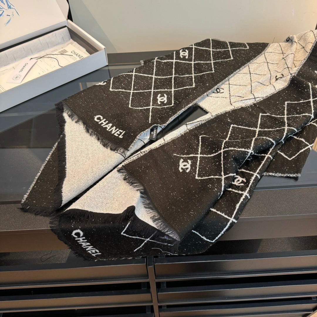 CC 25 Diamond Logo Scarf 198cm Black Sheep Wool 293476