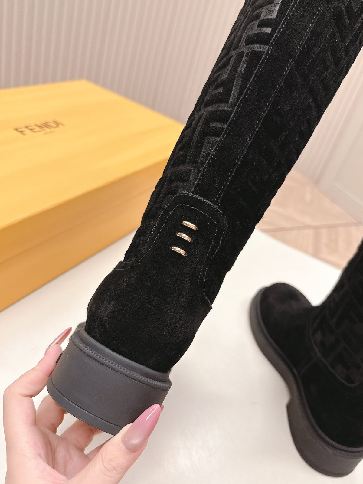 Fendi 25 high boots black suede 500938