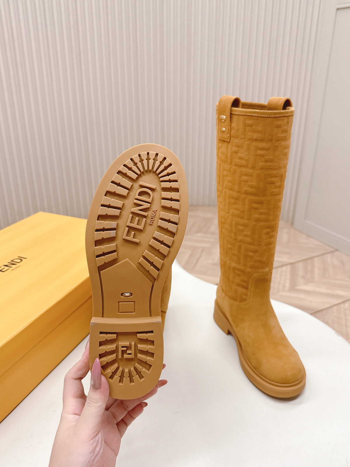Fendi 25 high boots caramel yellow suede 500941