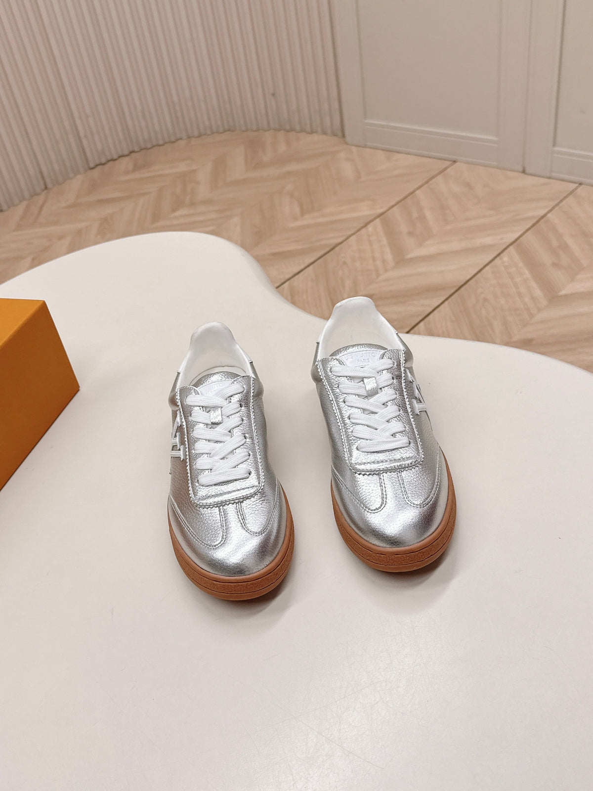 LV 2026 Frontrow Sneaker Silver Cowhide 595446