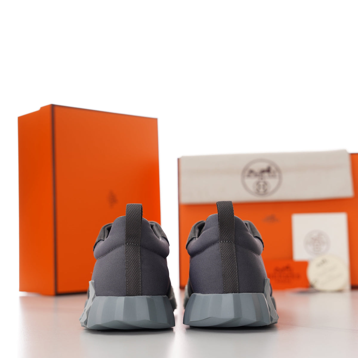 HM Men's Bouncing Sneaker Neutral Grey Fabric Suede 688612