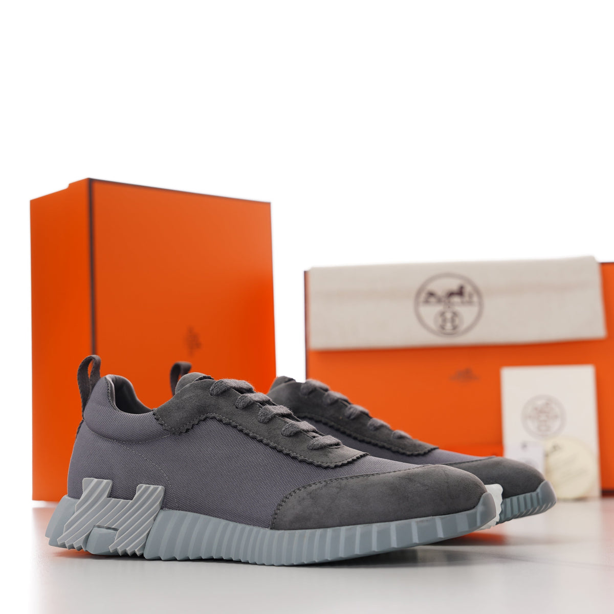 HM Men's Bouncing Sneaker Neutral Grey Fabric Suede 688612