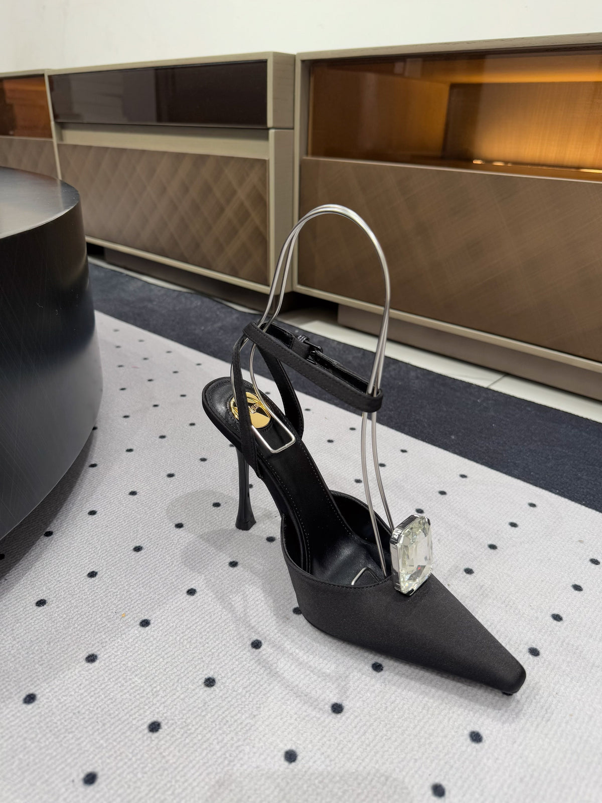 HARLOW PUMPS IN BLACK SATIN CREPE AND CRYSTALS