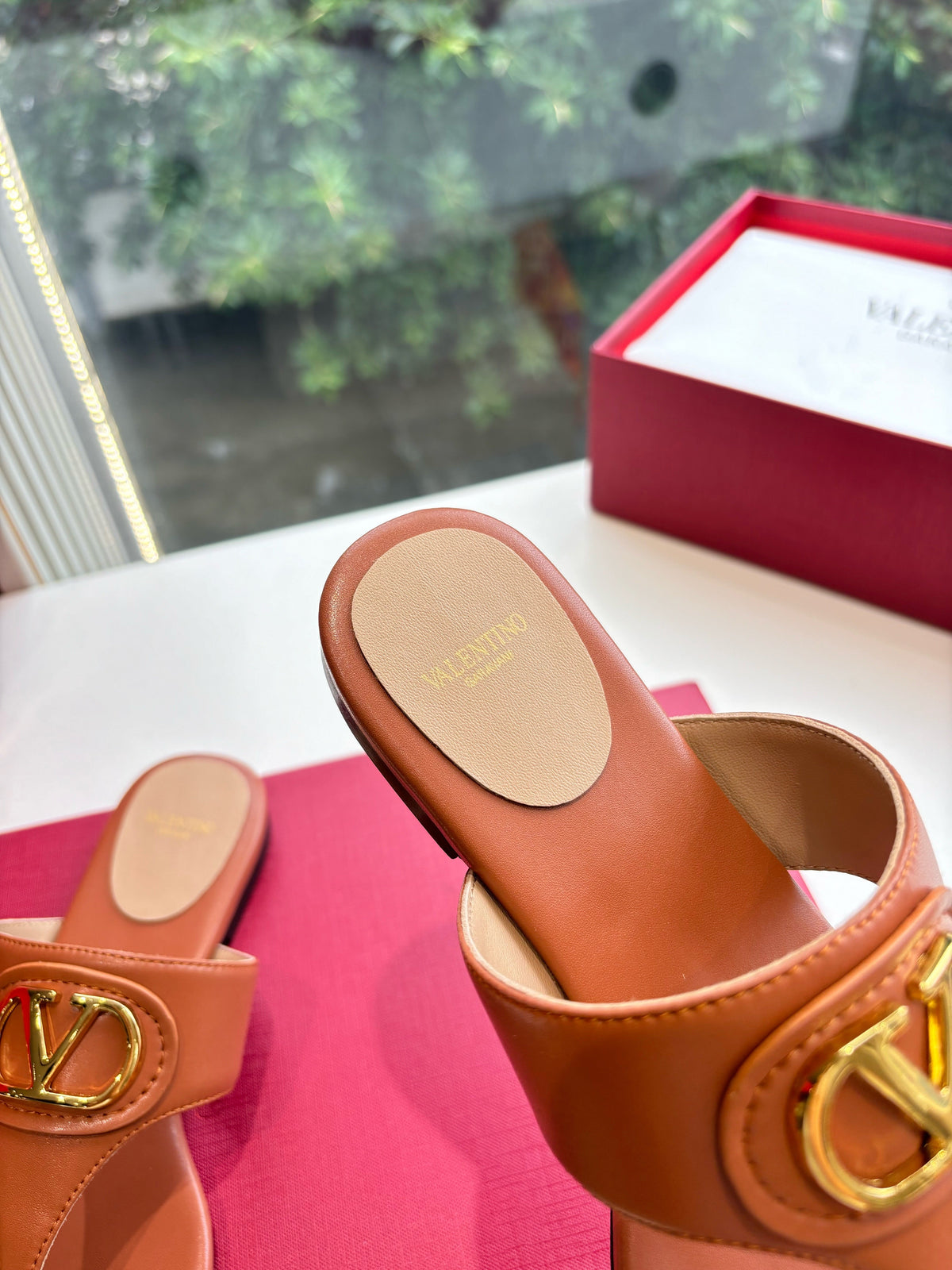 VT 25 Thong Sandals Brown Sheepskin Slide