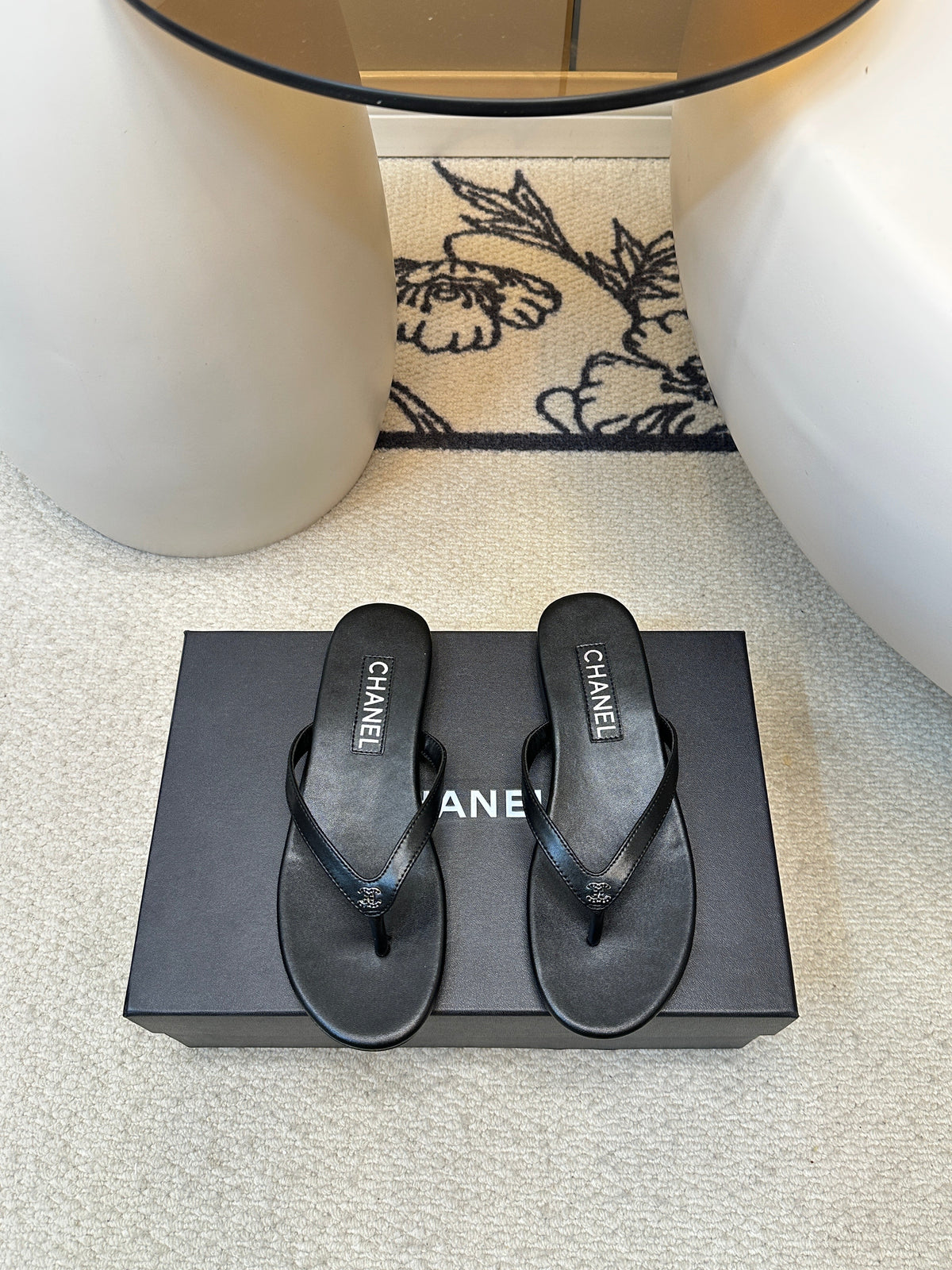 CC 25 Thong Sandal Black Diamond Logo