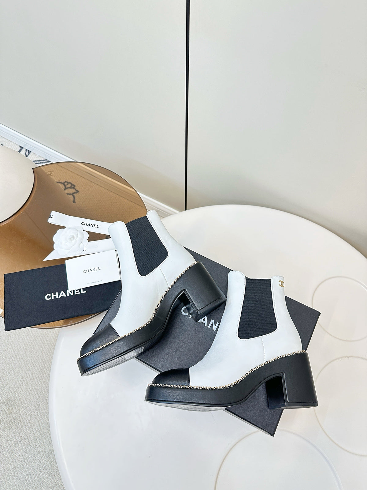 CC Chelsea Boot White Black Calfskin 409528