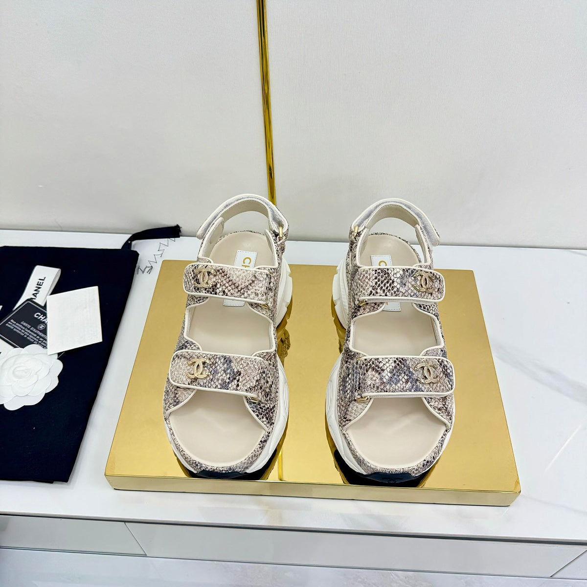 CC 25 Sandals Mutilcolor Pearlescent Sheepskin 312942
