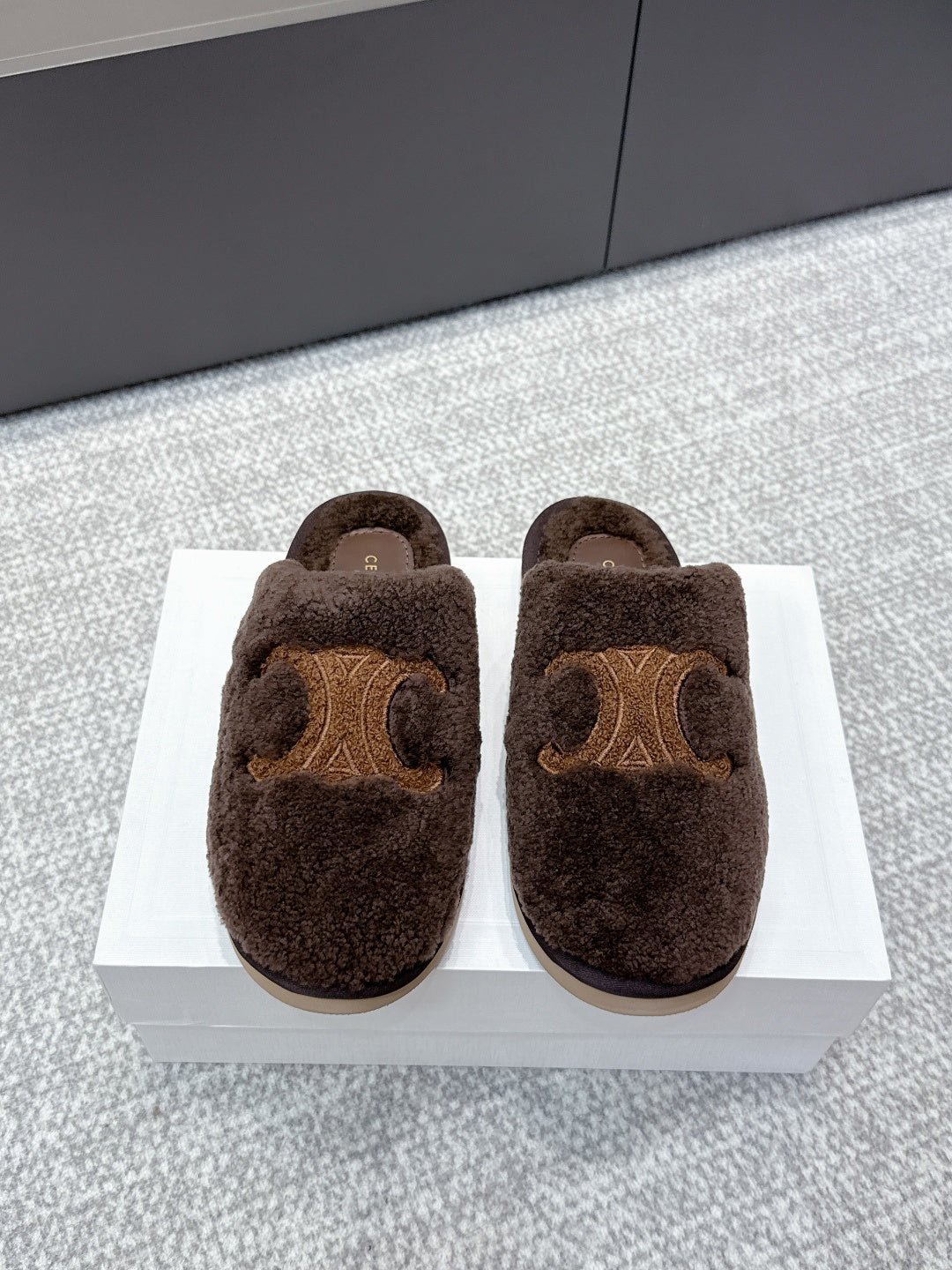 Celine 2026 Triomphe Shearling Mule Furry 654873