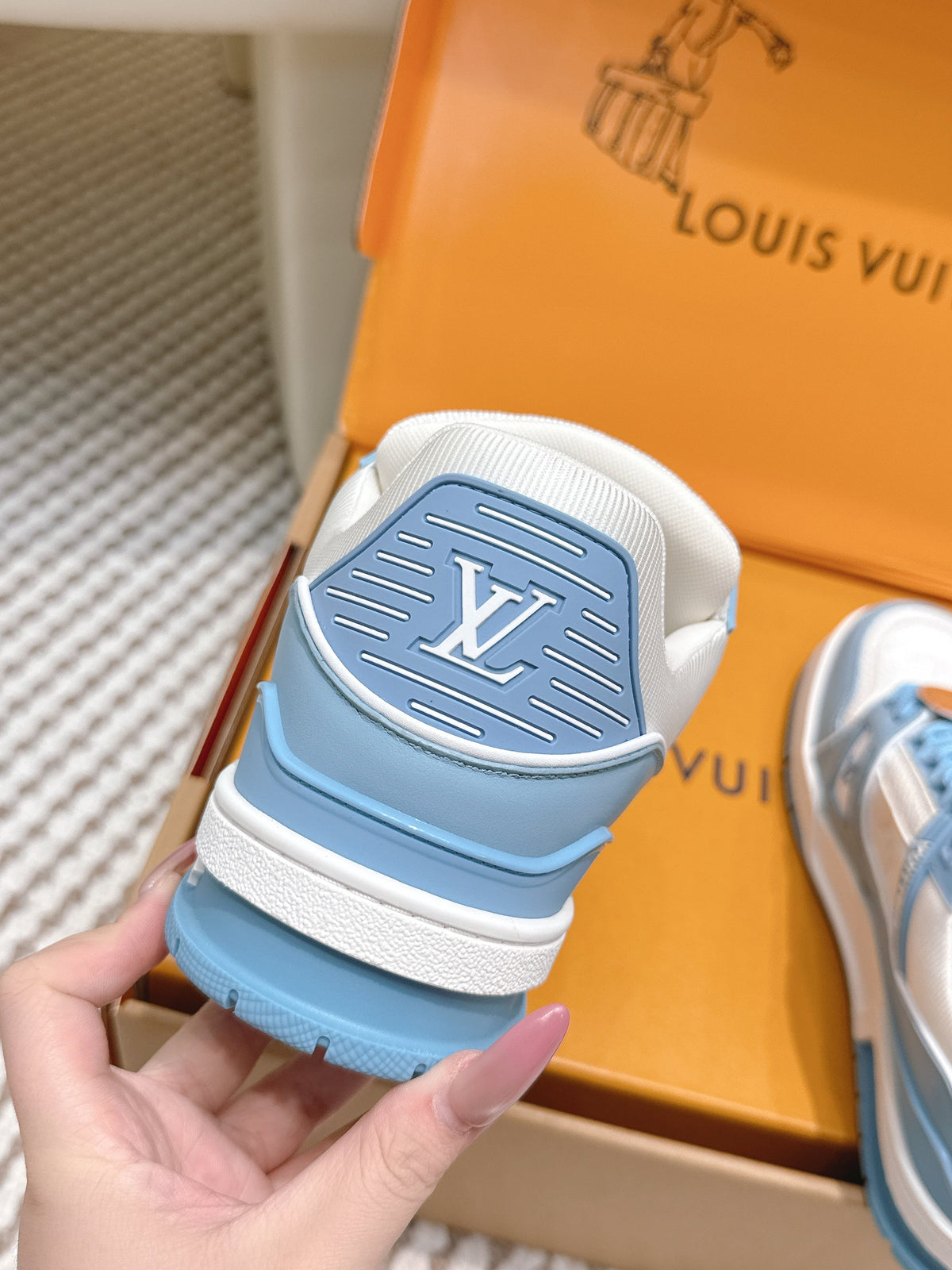 LV 26ss Trainer Sneakers White Blue Cowhide 657904