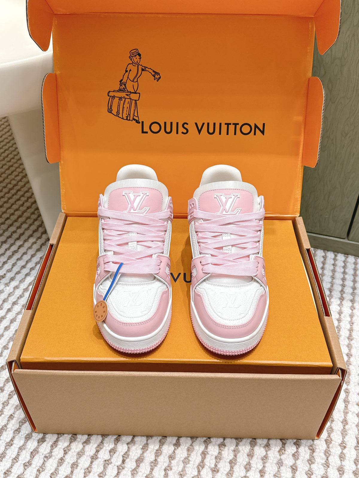 LV 26ss Trainer Sneakers White Light Pink Denim Cowhide 657909