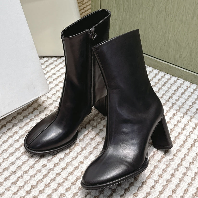 The Row 2025 Chunky Heel Round Toe Ankle Boot Black Leather 572087