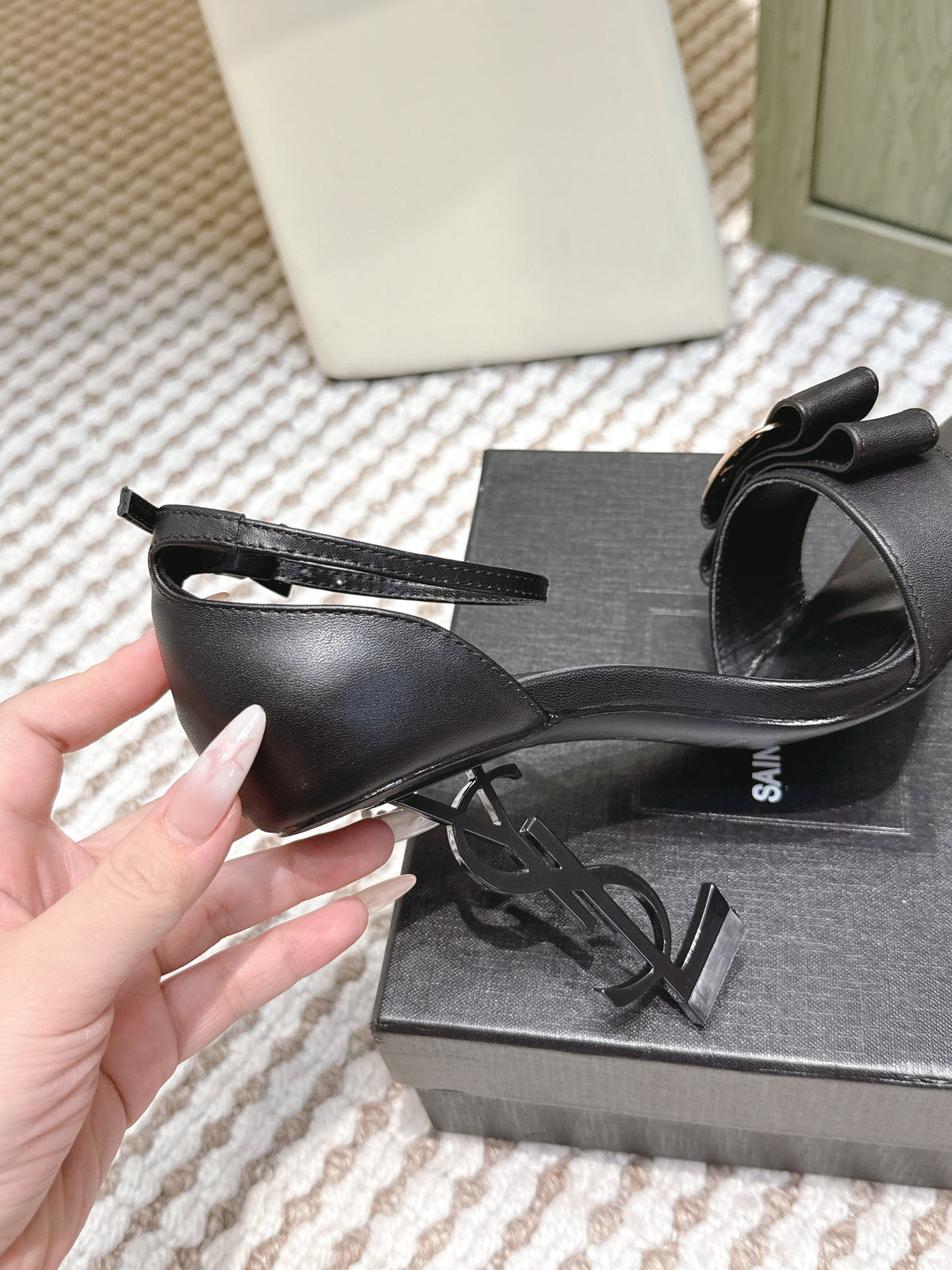 YSL 26ss High-Heeled Sandals 85 Black Leather 654679