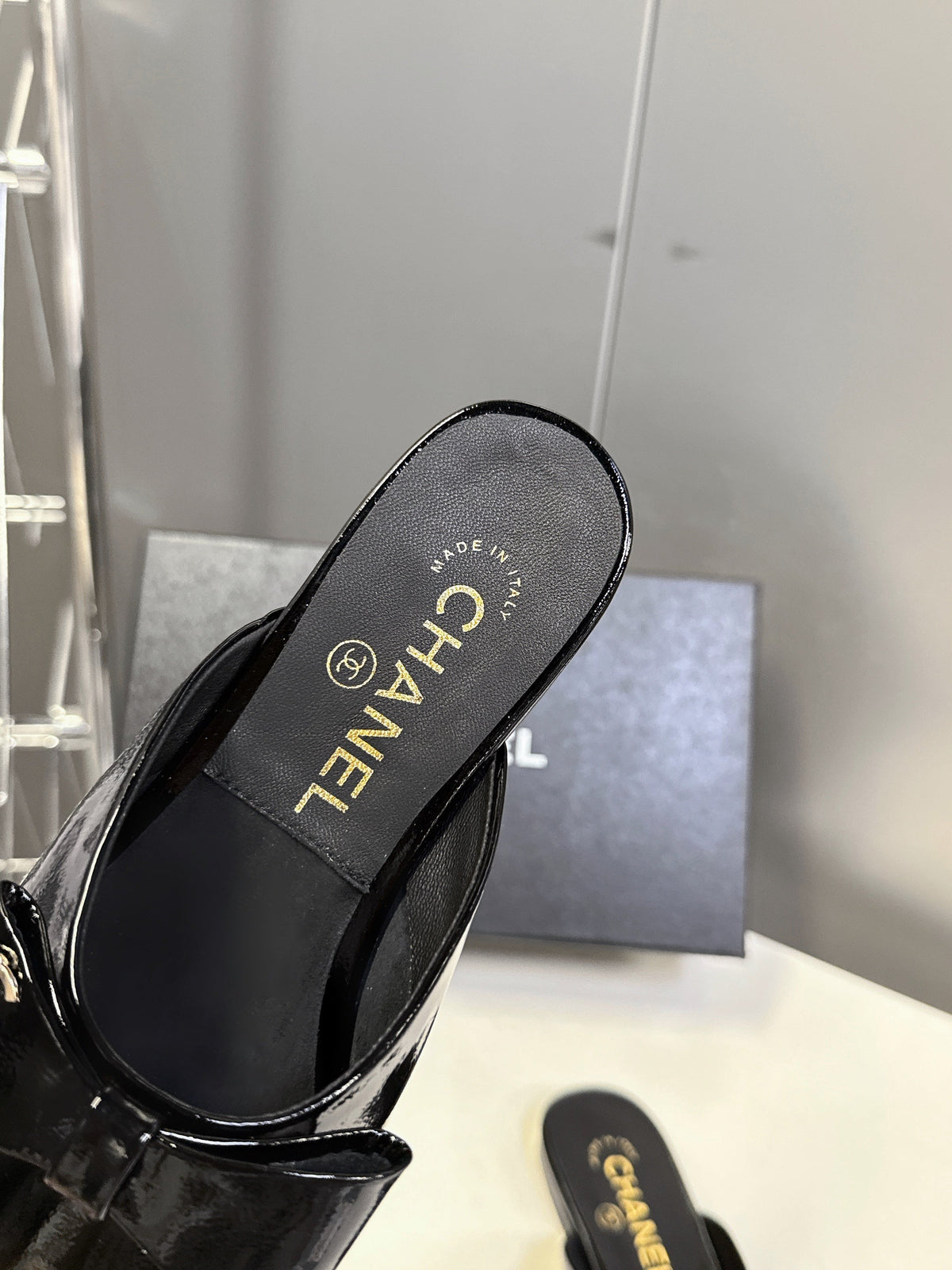 CC 25 Mules Black Calfskin Patent Leather 353925