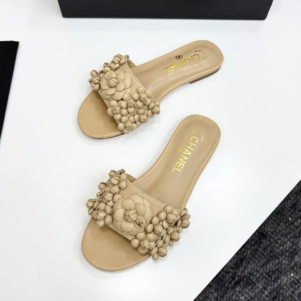 CC 25C Mules Flower Beige Calfskin