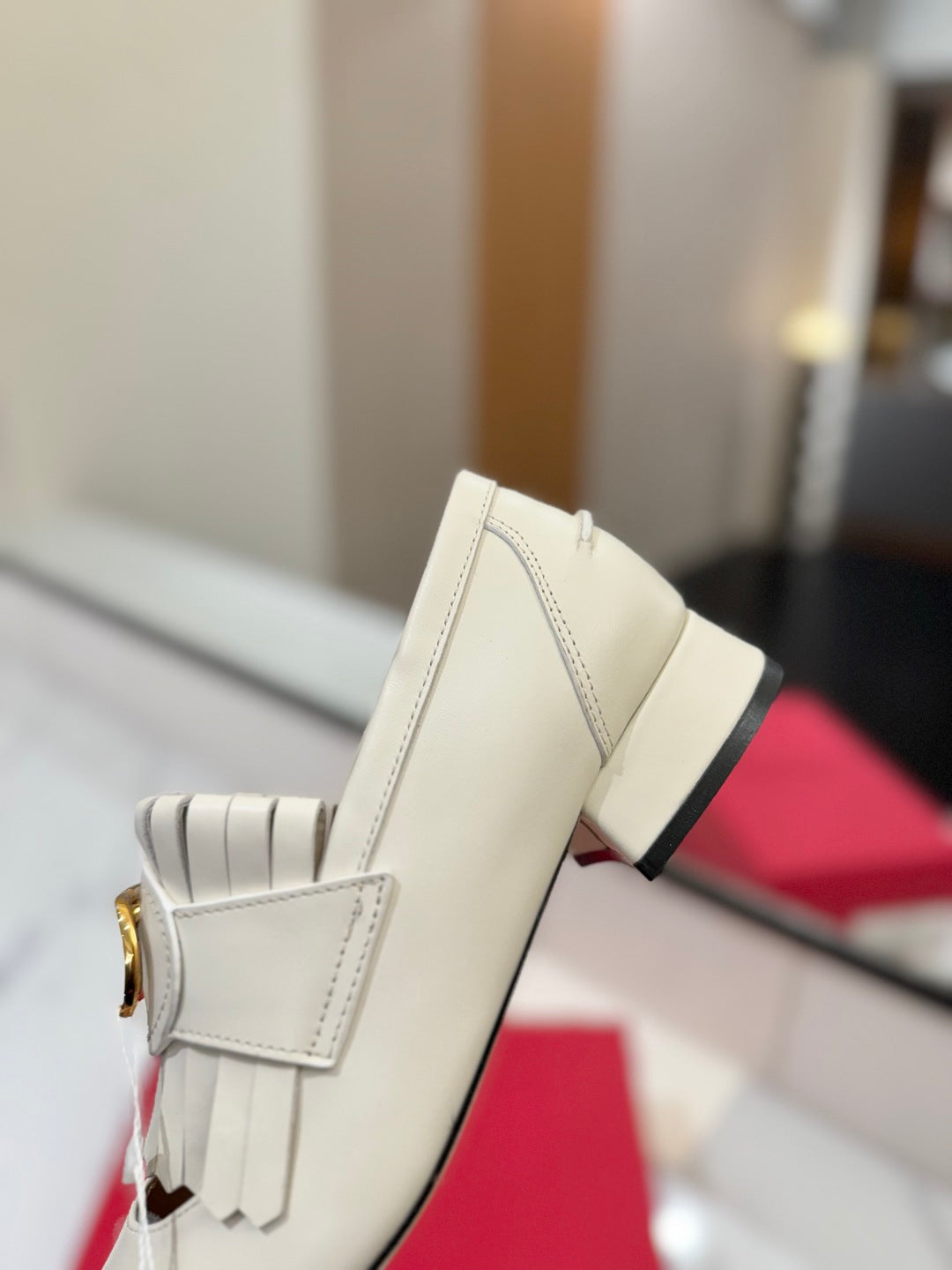 VT 2025 Signature Loafer Ivory Calf Leather 295071