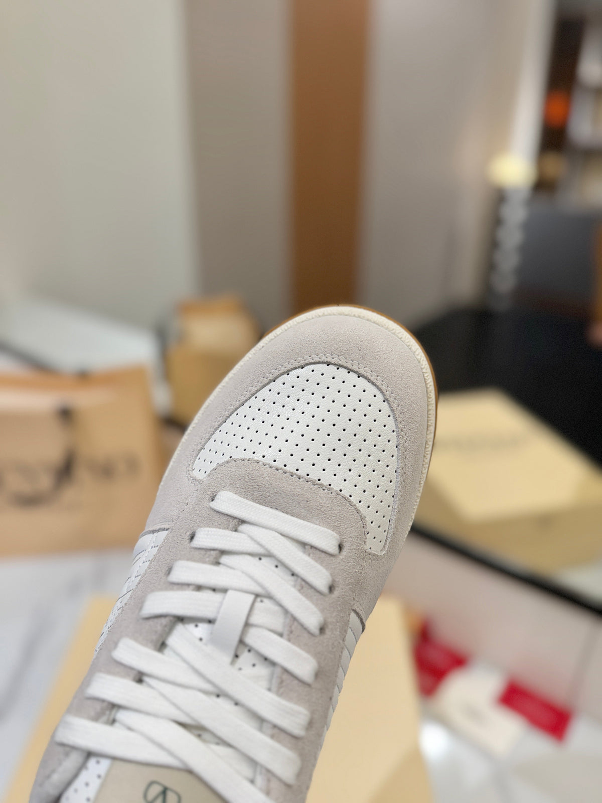 VT 25S  Casual Sneakers Light Gray White Suede Cowhide 560753
