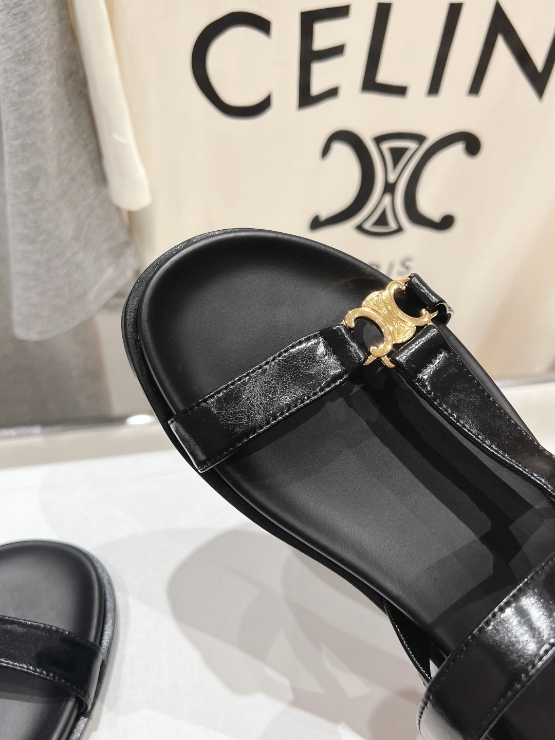 CELINE MAUD SANDAL WITH TRIOMPHE BLACK COWHIDE 236755