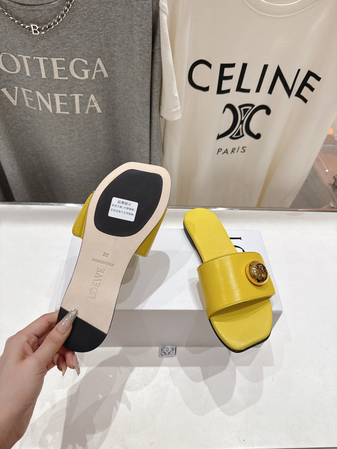 Loewe 25 Pebble Slide Yellow Calfskin