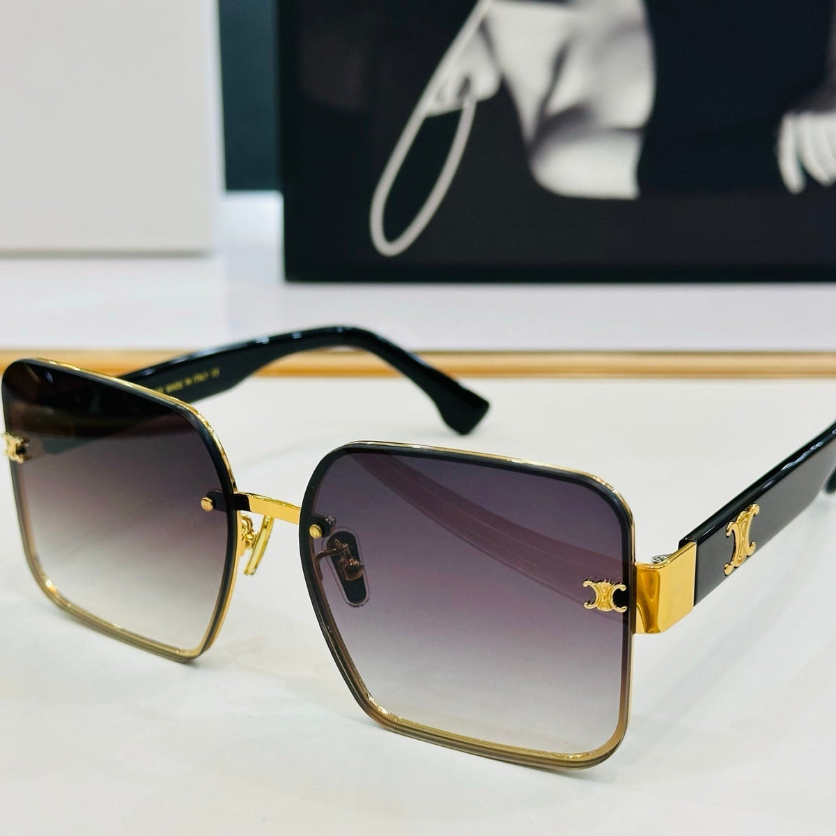 TRIOMPHE SQUARE SUNGLASS CL40238 IN ACETATE