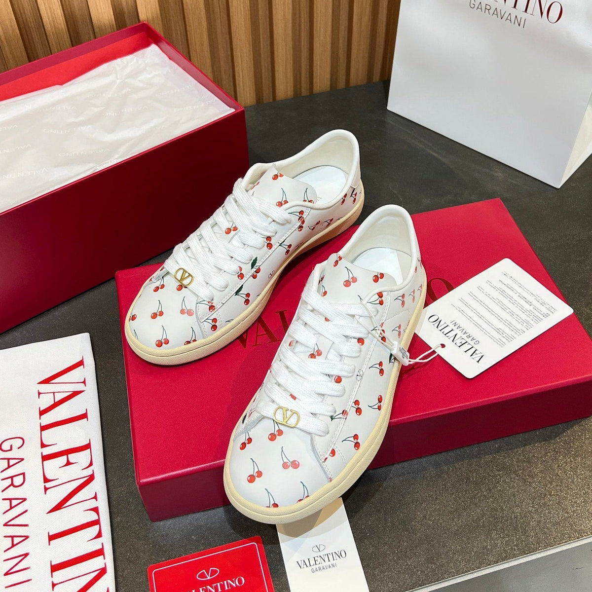VT 25S  Casual Sneakers White Red Cowhide 563091