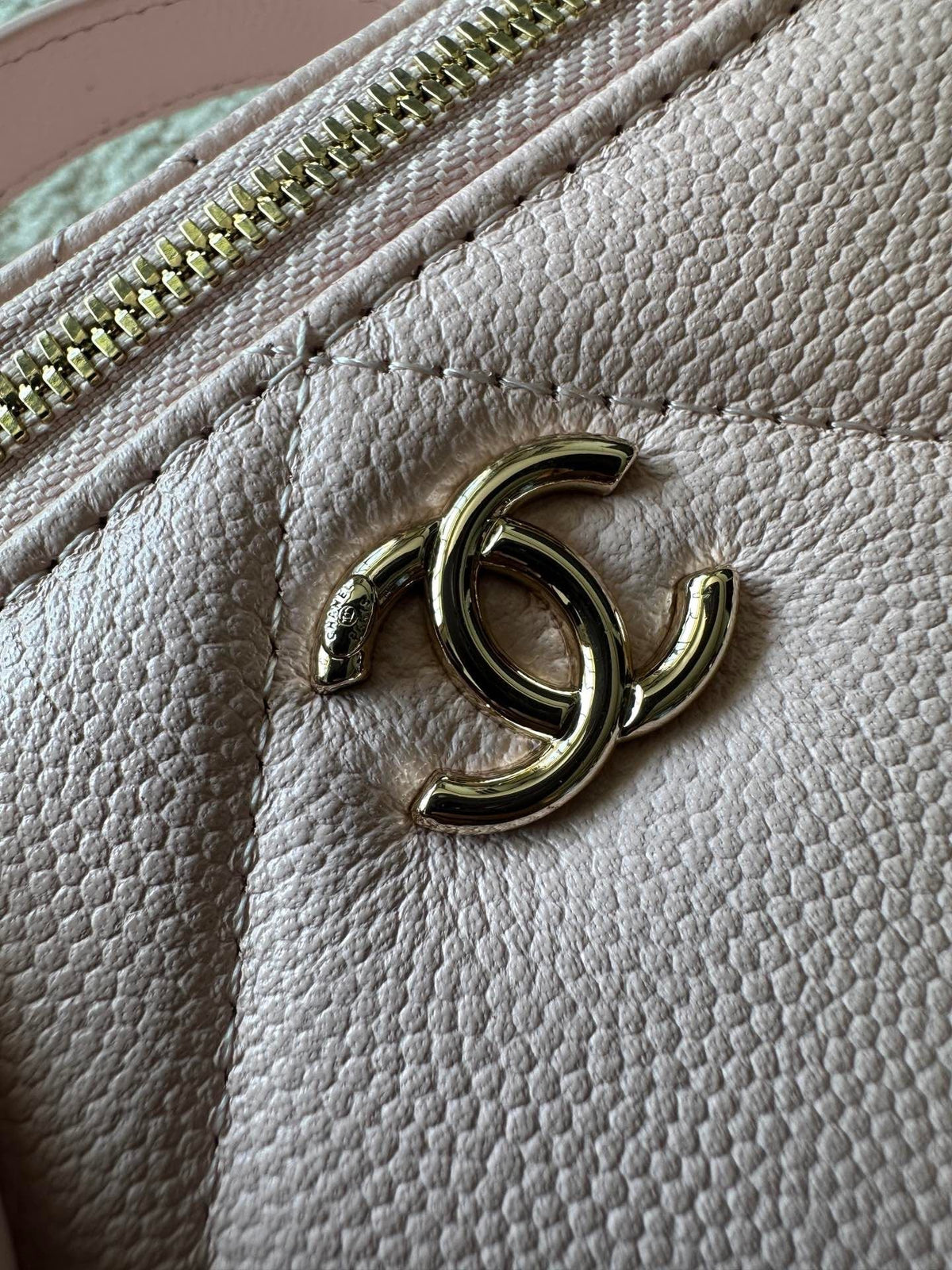 Chanel 2025 Vanity 17cm Bag Pink Caviar Leather 320302